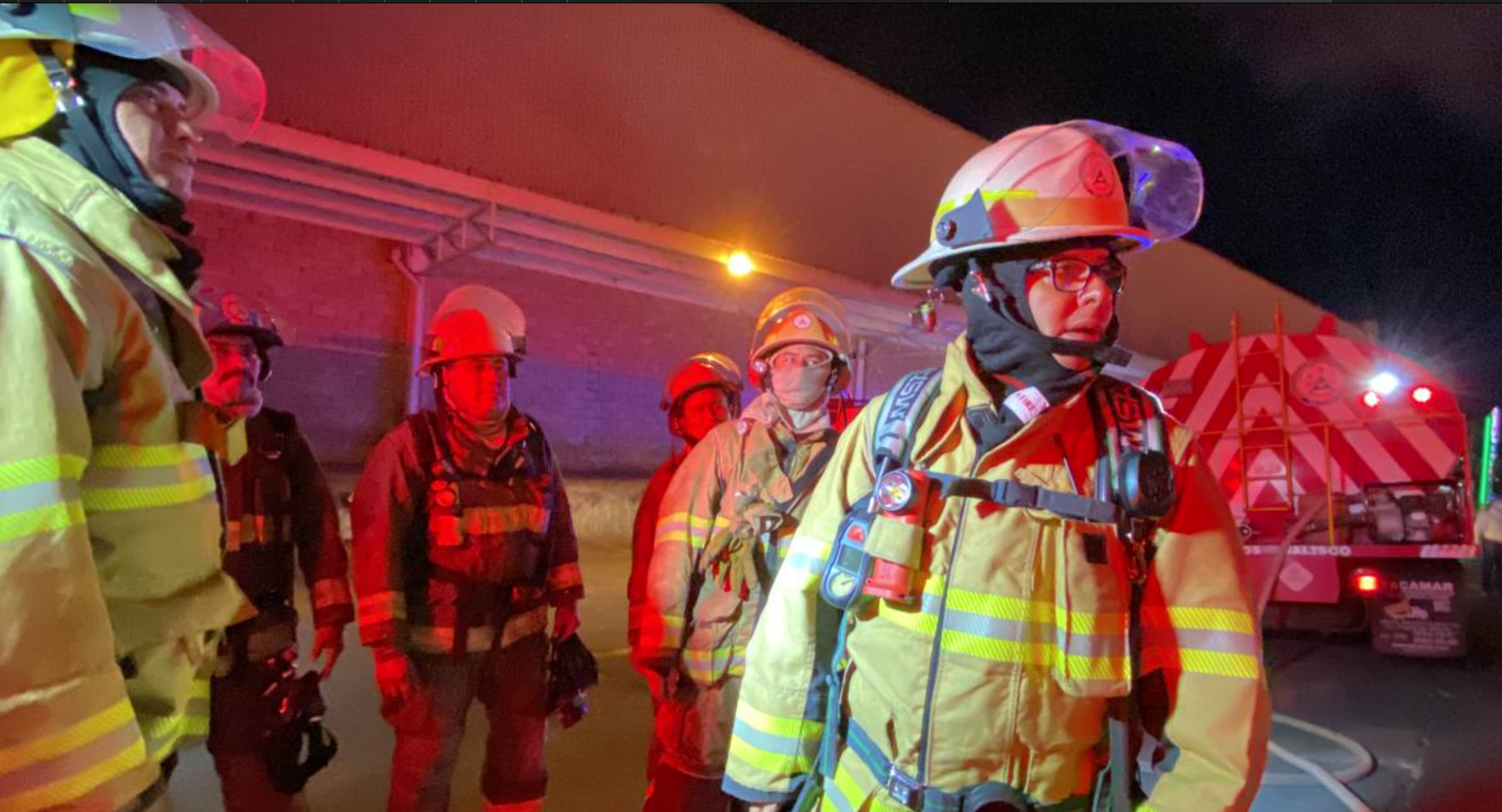 Incendio consume fábrica de forrajes en Tonalá
